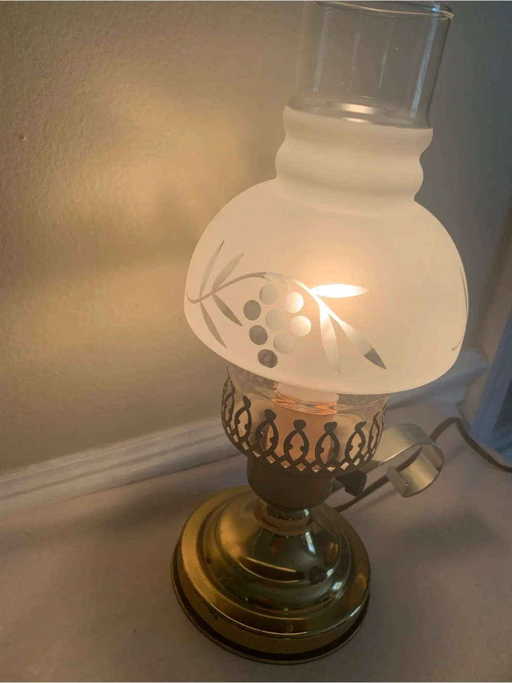 Vintage Electric Brass & Glass Hurricane Lamp Etched Grape Vine Shade table lamp